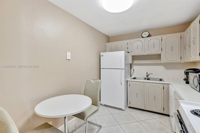 3113 S Ocean Dr 804, Hallandale Beach, FL 33009
