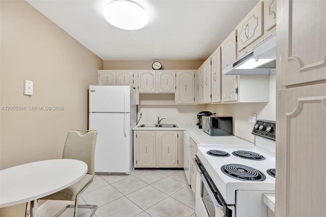 3113 S Ocean Dr 804, Hallandale Beach, FL 33009