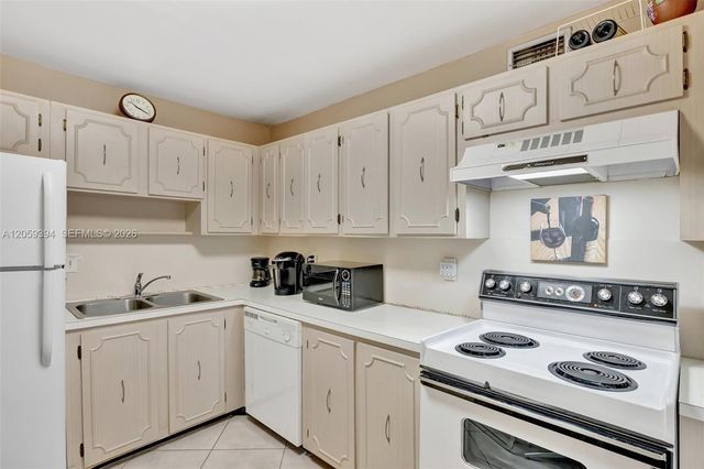 3113 S Ocean Dr 804, Hallandale Beach, FL 33009