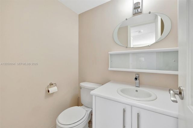 3113 S Ocean Dr 804, Hallandale Beach, FL 33009