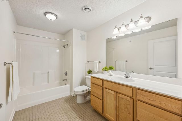 619 8th Street SE 208, Minneapolis, MN 55414