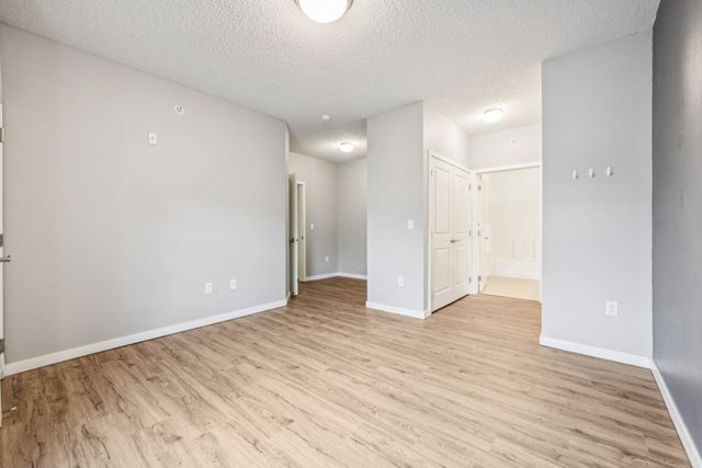 619 8th Street SE 208, Minneapolis, MN 55414