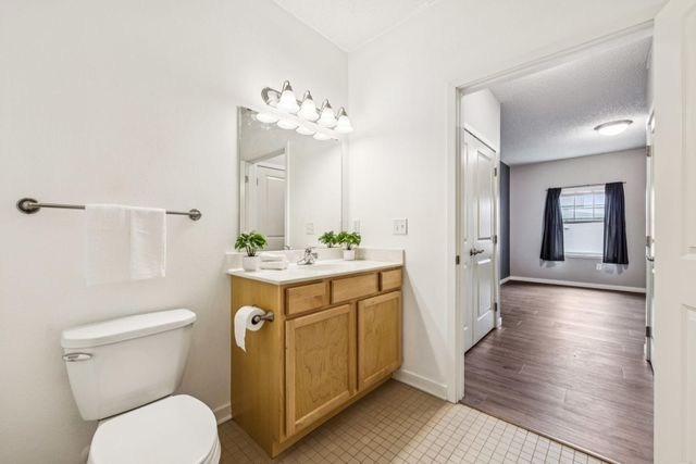 619 8th Street SE 208, Minneapolis, MN 55414