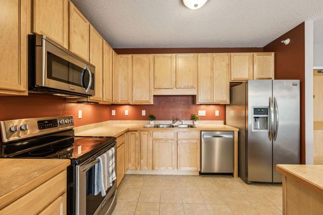 619 8th Street SE 208, Minneapolis, MN 55414