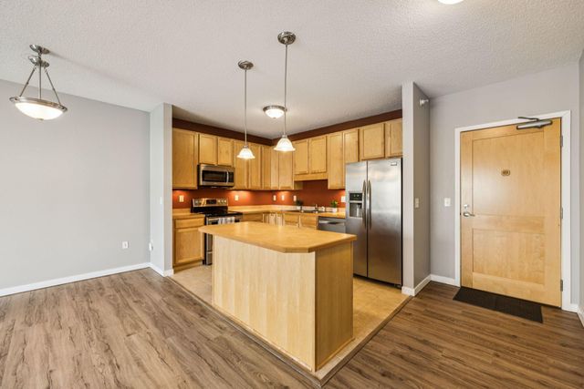 619 8th Street SE 208, Minneapolis, MN 55414