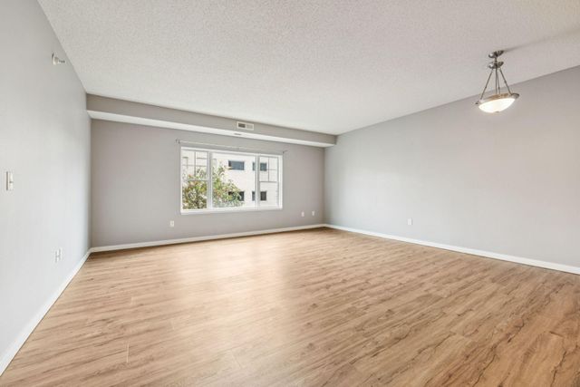 619 8th Street SE 208, Minneapolis, MN 55414