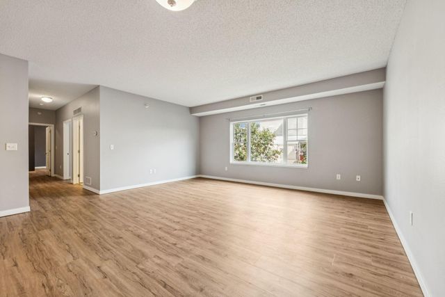 619 8th Street SE 208, Minneapolis, MN 55414