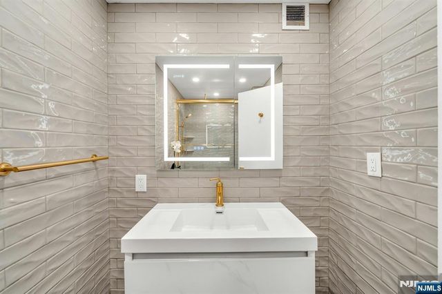 1600 Parker Avenue 27J, Fort Lee, NJ 07024