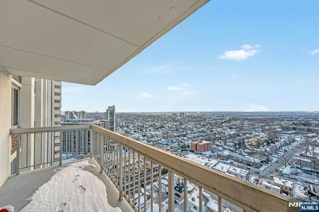 1600 Parker Avenue 27J, Fort Lee, NJ 07024