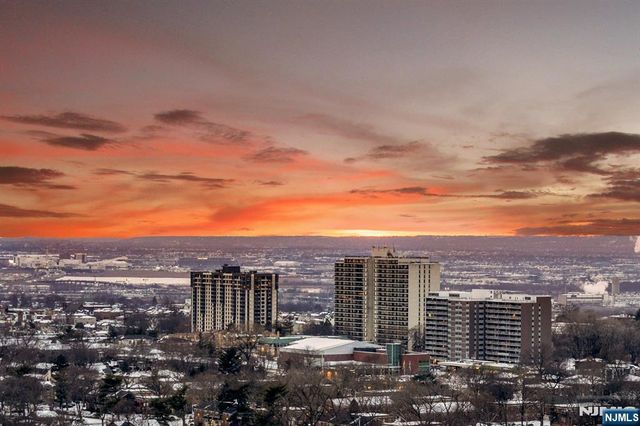 1600 Parker Avenue 27J, Fort Lee, NJ 07024
