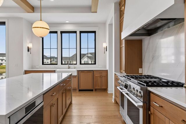 16920 46th Avenue N, Plymouth, MN 55446