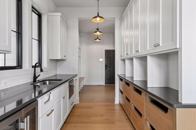 16920 46th Avenue N, Plymouth, MN 55446