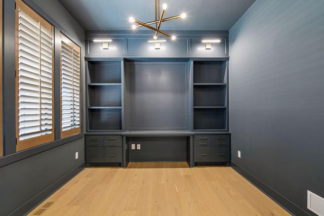 16920 46th Avenue N, Plymouth, MN 55446