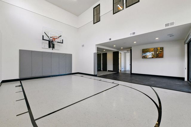 16920 46th Avenue N, Plymouth, MN 55446