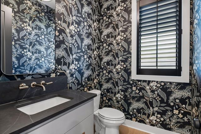 16920 46th Avenue N, Plymouth, MN 55446