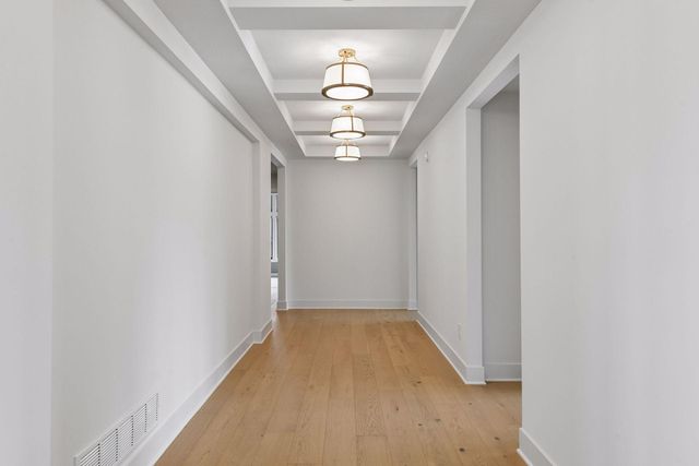 16920 46th Avenue N, Plymouth, MN 55446