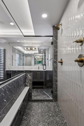 16920 46th Avenue N, Plymouth, MN 55446