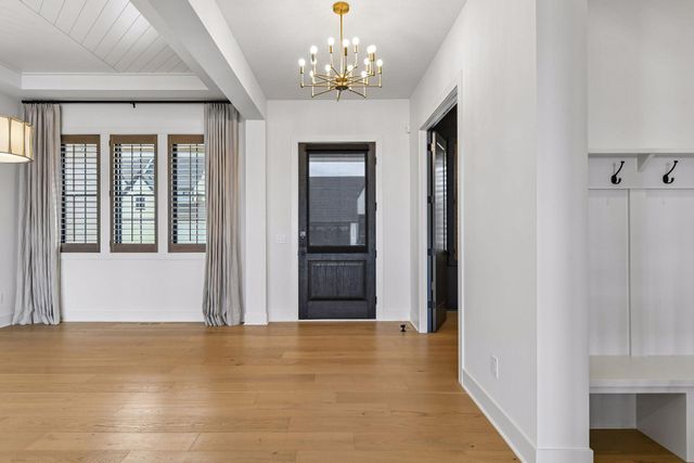 16920 46th Avenue N, Plymouth, MN 55446