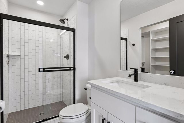 16920 46th Avenue N, Plymouth, MN 55446