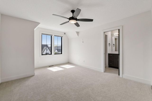 16920 46th Avenue N, Plymouth, MN 55446