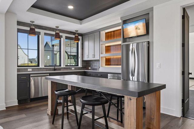 16920 46th Avenue N, Plymouth, MN 55446