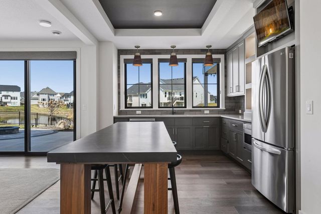 16920 46th Avenue N, Plymouth, MN 55446