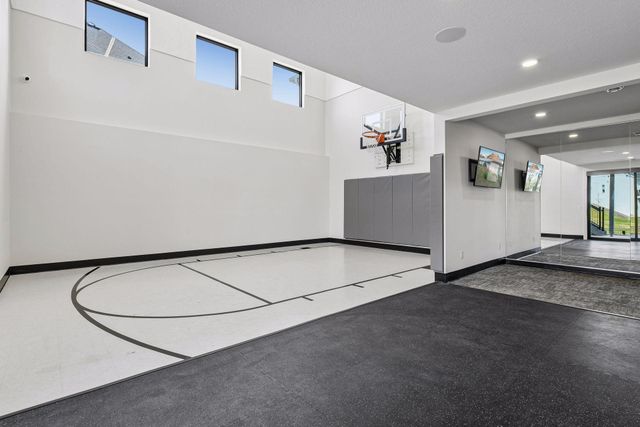 16920 46th Avenue N, Plymouth, MN 55446