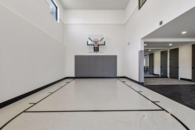 16920 46th Avenue N, Plymouth, MN 55446