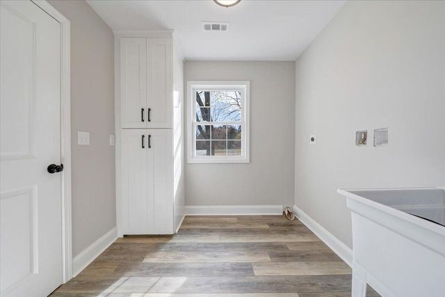 149 Windlass RD, Moneta, VA 24121