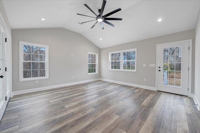 149 Windlass RD, Moneta, VA 24121