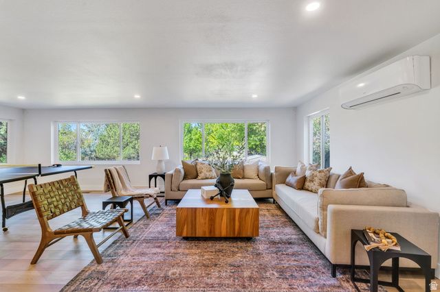 3813 N FOOTHILL DR, Provo, UT 84604