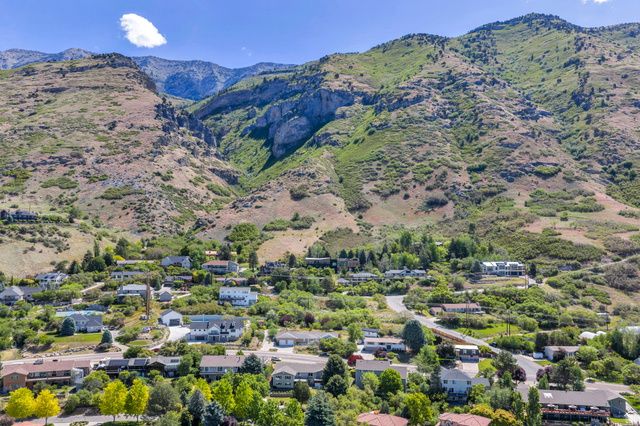 3813 N FOOTHILL DR, Provo, UT 84604