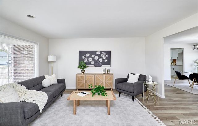 2141 Rountree Drive, St Louis, MO 63136