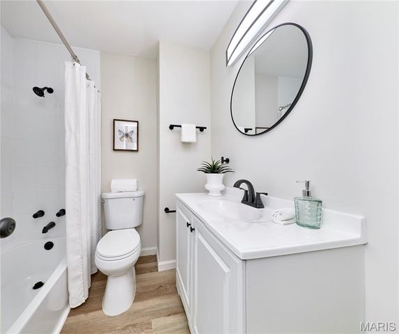 2141 Rountree Drive, St Louis, MO 63136