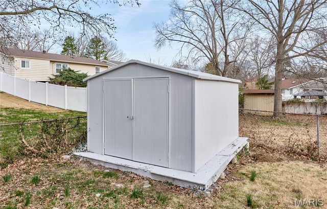 2141 Rountree Drive, St Louis, MO 63136