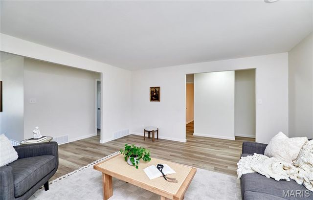 2141 Rountree Drive, St Louis, MO 63136