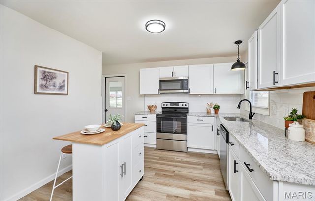 2141 Rountree Drive, St Louis, MO 63136