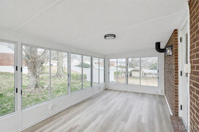 2141 Rountree Drive, St Louis, MO 63136