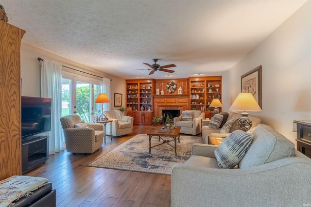 7588 Ridgebrook Court, Newburgh, IN 47630