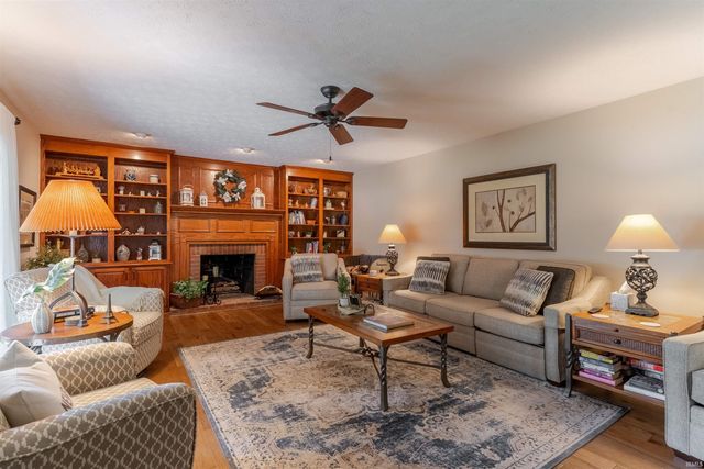 7588 Ridgebrook Court, Newburgh, IN 47630