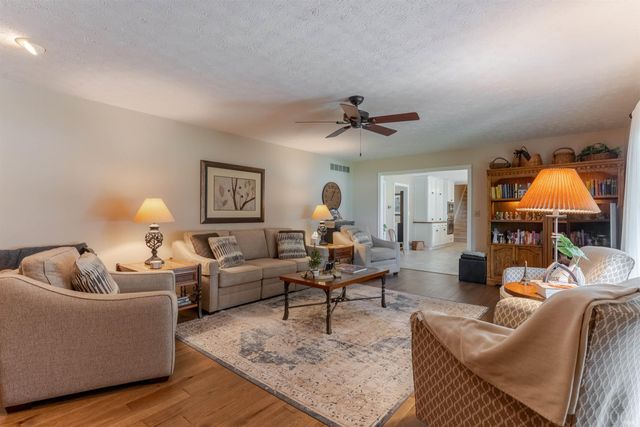 7588 Ridgebrook Court, Newburgh, IN 47630