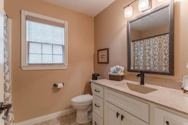 7588 Ridgebrook Court, Newburgh, IN 47630