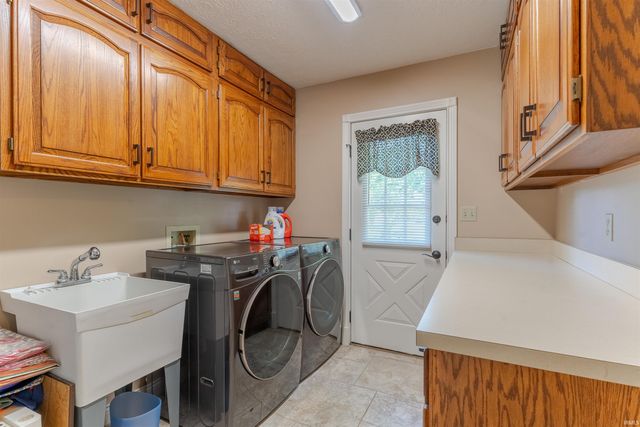 7588 Ridgebrook Court, Newburgh, IN 47630