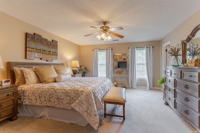 7588 Ridgebrook Court, Newburgh, IN 47630