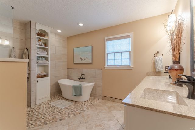 7588 Ridgebrook Court, Newburgh, IN 47630