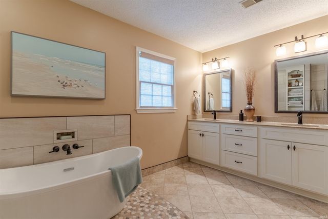 7588 Ridgebrook Court, Newburgh, IN 47630