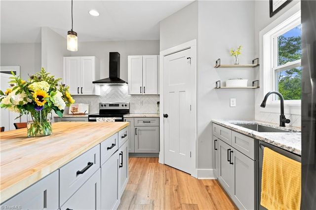 5629 Crooked Oak Drive, Summerfield, NC 27358