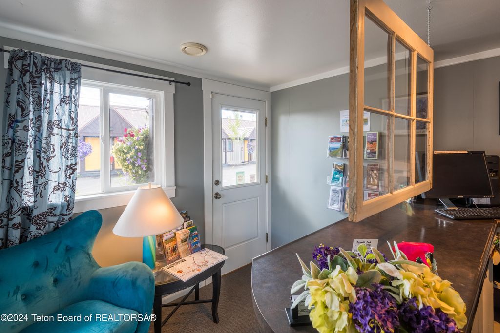 46 N SUBLETTE Avenue, Pinedale, WY 82941 photo 3