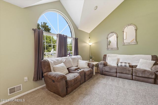 1117 S Maplecrest Court, Toms River, NJ 08753