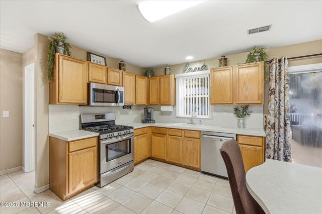 1117 S Maplecrest Court, Toms River, NJ 08753
